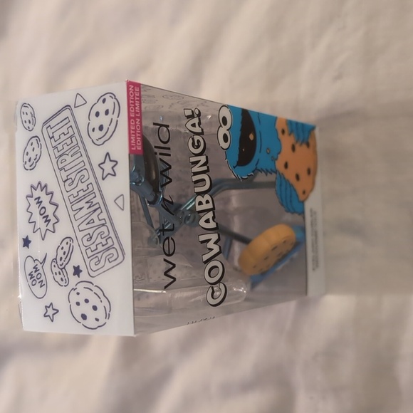 Wet n wild Cookie Monster Sesame Street Eyelash Curler - Picture 4 of 5